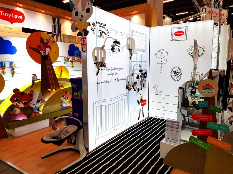 Elementy stoiska wystawienniczego marki TinyLove